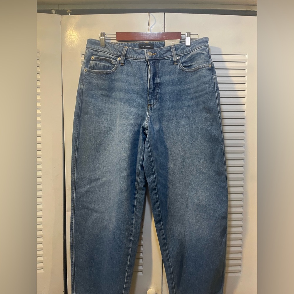 Free Assembly Wide Hem Barrel Jeans
Lt Blue Indigo